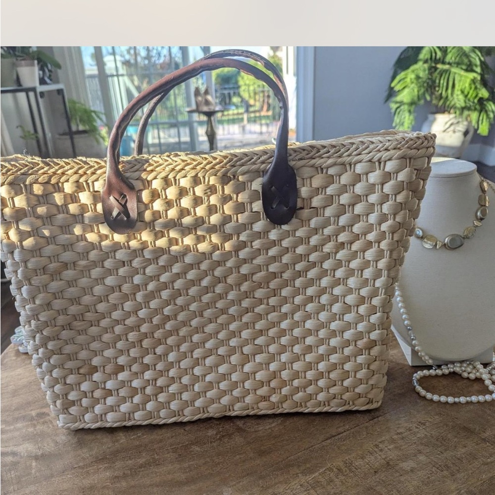 Light Straw Woven Tote Bag
